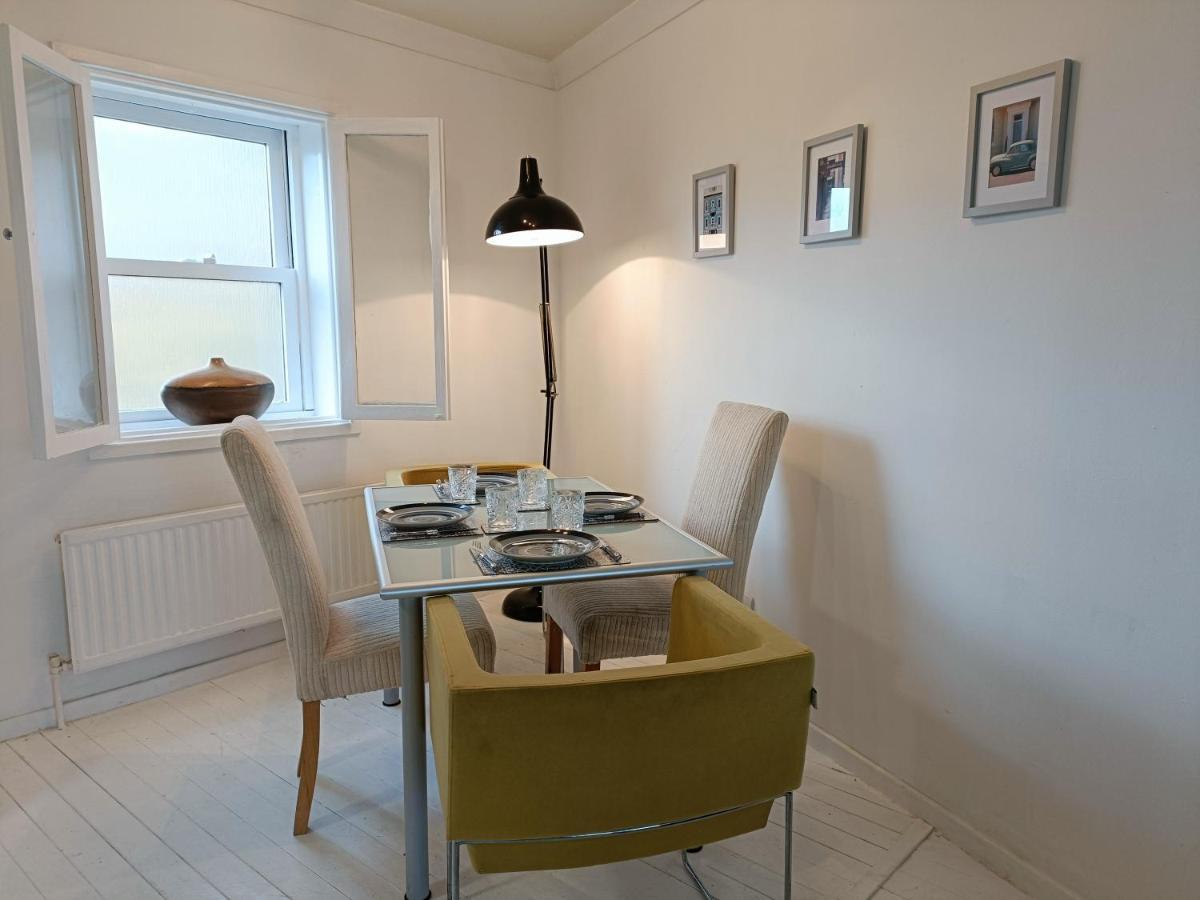 2 Bed Functional House Close To Manor Park Train Station Londres Exterior foto