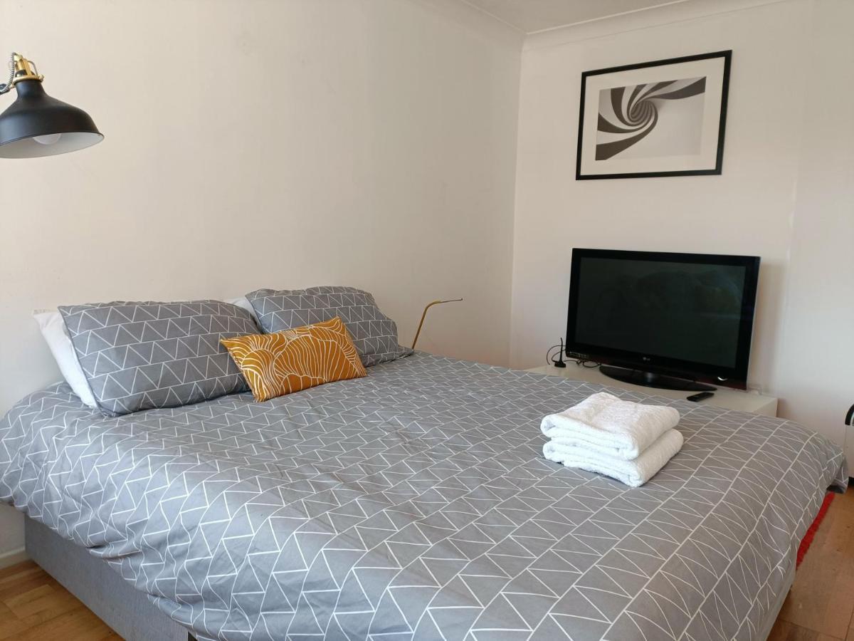 2 Bed Functional House Close To Manor Park Train Station Londres Exterior foto